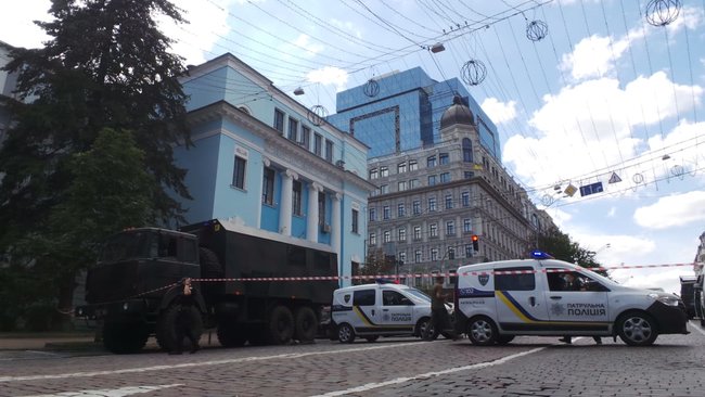 Захват банка в Киеве: спецтранспорт, нацгвардейцы, спецназ 17