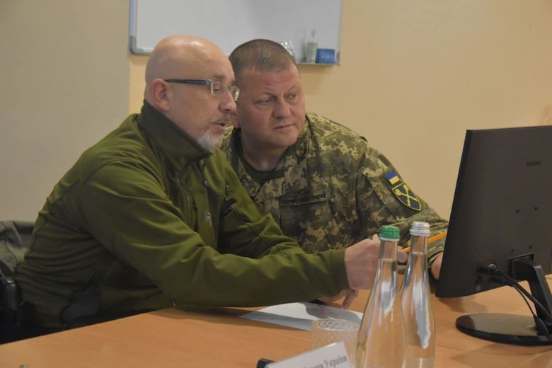 2,1 тис. кадрових російських військових постійно перебувають на Донбасі, - Залужний 01