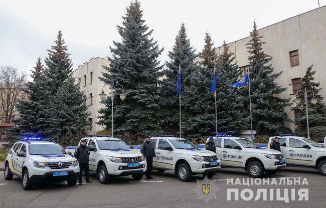 14 вибухотехнічних підрозділів Нацполіції отримали нові службові автомобілі підвищеної прохідності 01