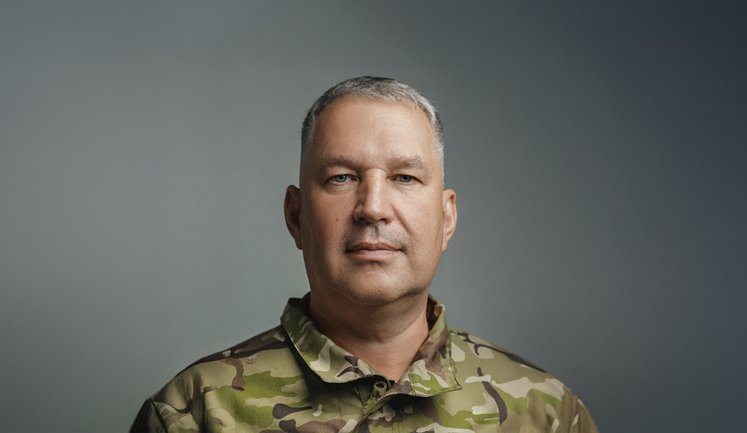 Военных нужно менять. Нельзя, чтобы одни были в ресторанах, а другие - в окопах, - Елизаров