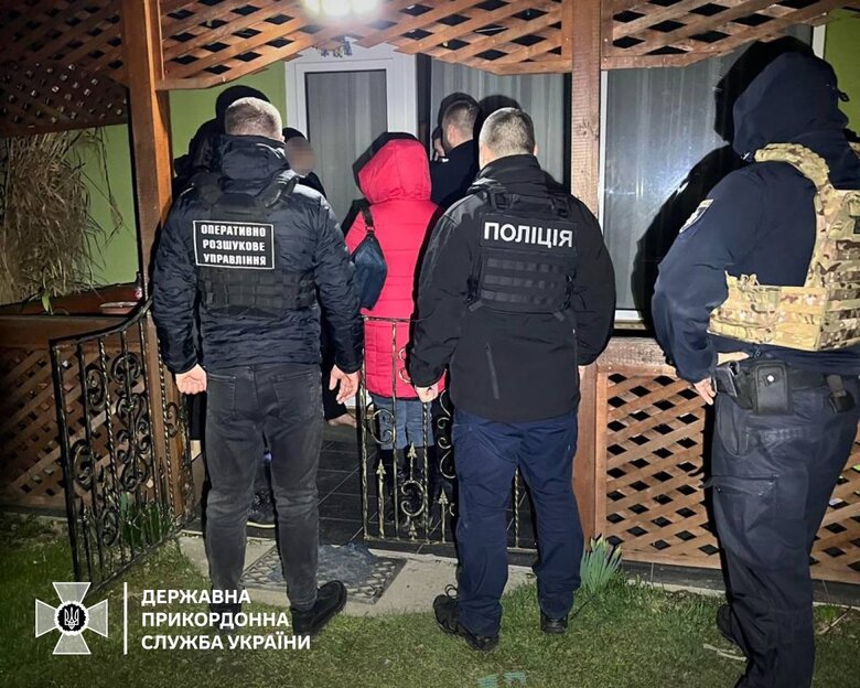 Трьох ухилянтів затримали біля Словаччини