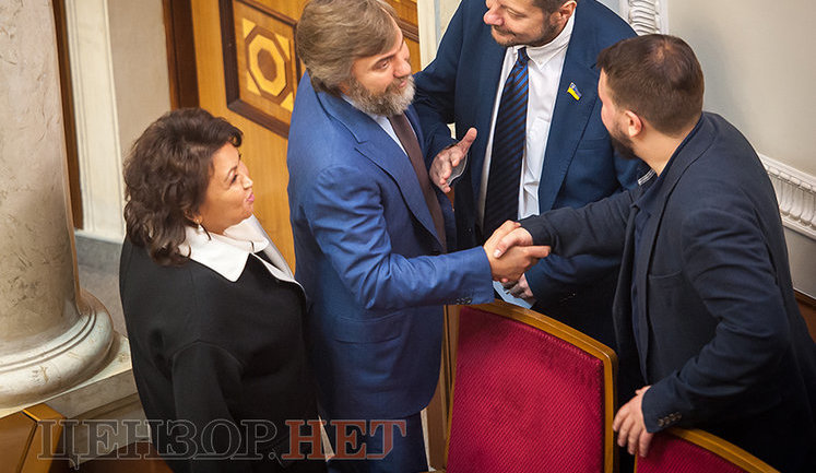 Робочий день у Раді: голосування "Опоблоку", конверт від Мосійчука Новинському, Мірошниченко і "Comedy club". ФОТОрепортаж