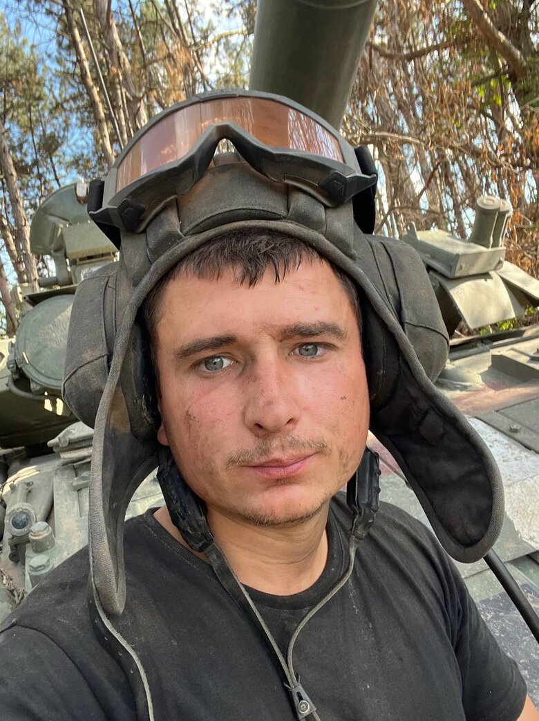 Танкіст Ілля Пилипенко: Після вибуху я знепритомнів, а коли отямився, полум’я вже було всюди, а я був зачинений у танку 01