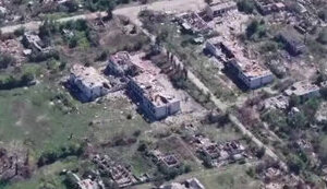 Удар авіації по місцю накопичення російських штурмовиків у Торському. ВIДЕО