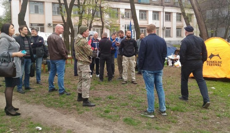 Инициативная группа обратилась к президенту, премьеру и правоохранителям, чтобы защитить парк в Запорожье, который планирует застроить экс-регионал Кальцев. ФОТО