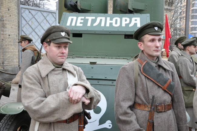 У Києві відбулася історична реконструкція бою за завод Арсенал між військами УНР і більшовиками 07