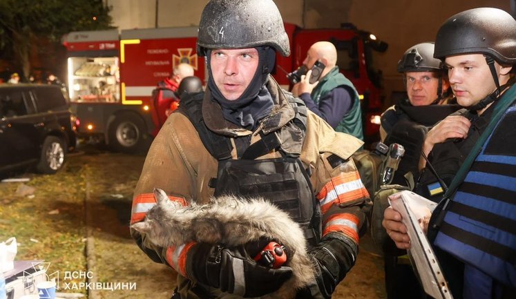 Ministry of Internal Affairs units carried out over 800 call-outs this week to deal with aftermath of Russian shelling: 148 civilians were rescued, – Vyhivskyi. PHOTOS