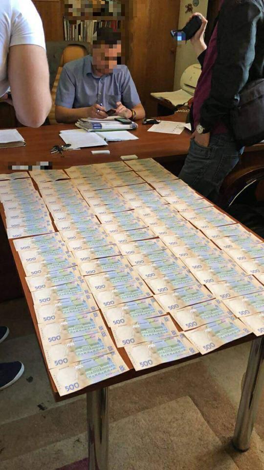 Чиновник Укрзализныци задержан при получении 350 тыс. грн взятки, - ГПУ 01