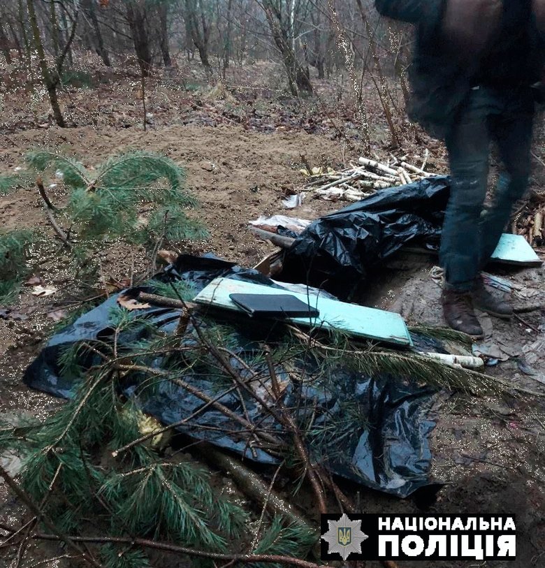 На Рівненщині затримали можливого російського корегувальника, який місяць прожив у землянці в лісі, - поліція 01
