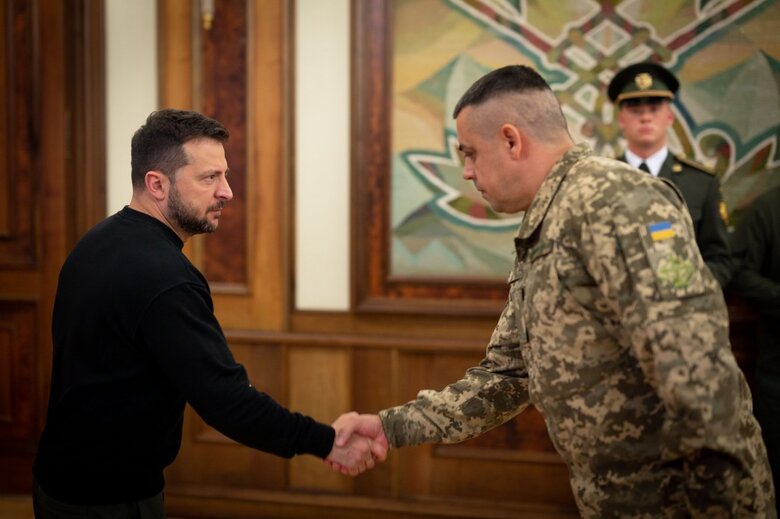Зеленський вручив генеральські погони військовим і правоохоронцям 10