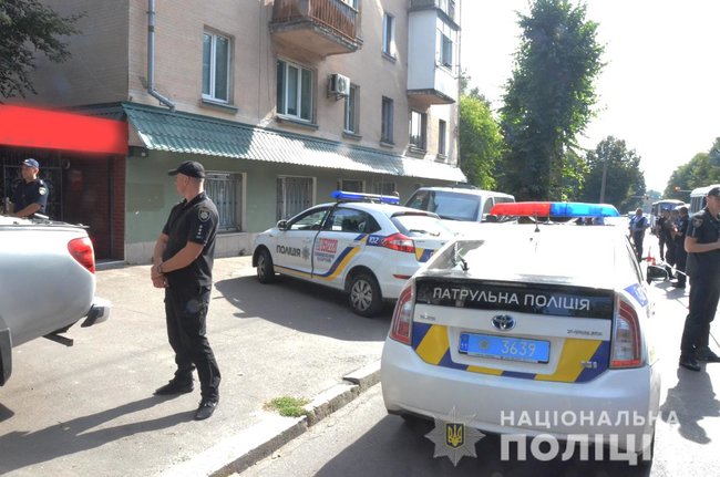 Вооруженные злоумышленники напали на инкассаторов в Житомире, ранен полицейский. В регионе введен план Сирена 02