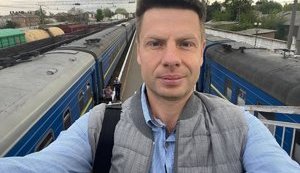 Депутата "ЕС" Гончаренко обокрали в поезде: вытащили 20 тыс. грн и банковские карты