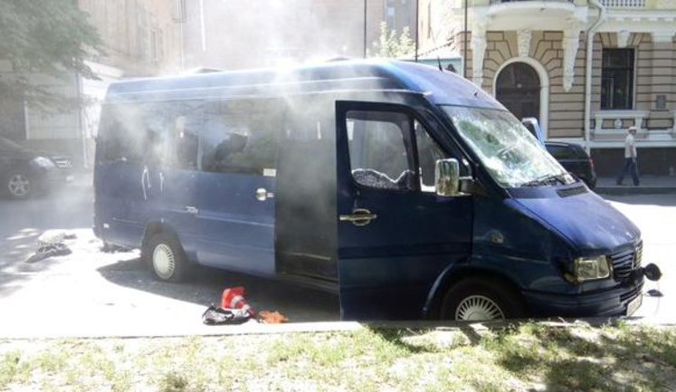 Opposition Bloc MP Dobkin's office attacked with firecrackers as shootout occurred. VIDEO