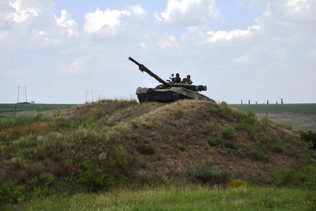 Танкісти 79-ї десантно-штурмової бригади провели на Миколаївщині навчання з практичного водіння 09
