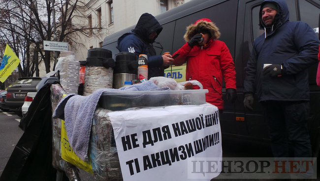 A car is not a luxury - down with excise tax! – Kyiv’s Hrushevskoho Str. blocked by protesting users of foreign-registered cars 09