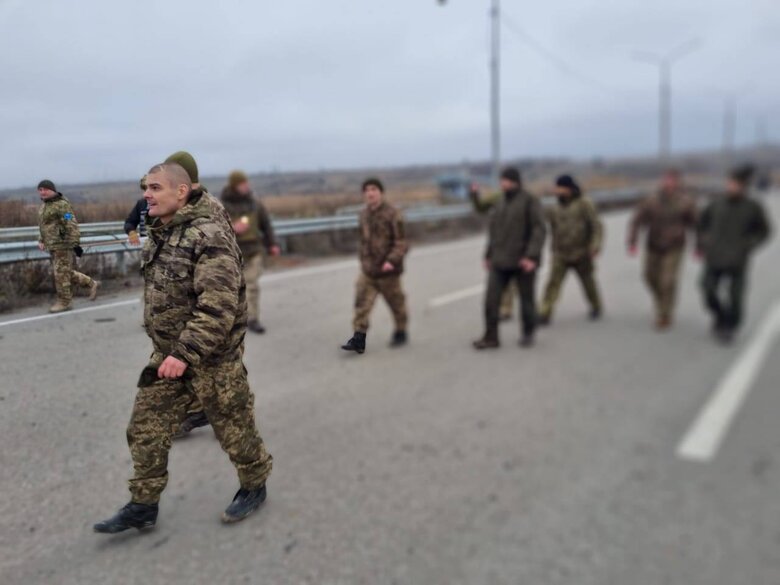 Ukraine freed 12 citizens from Russian captivity 02