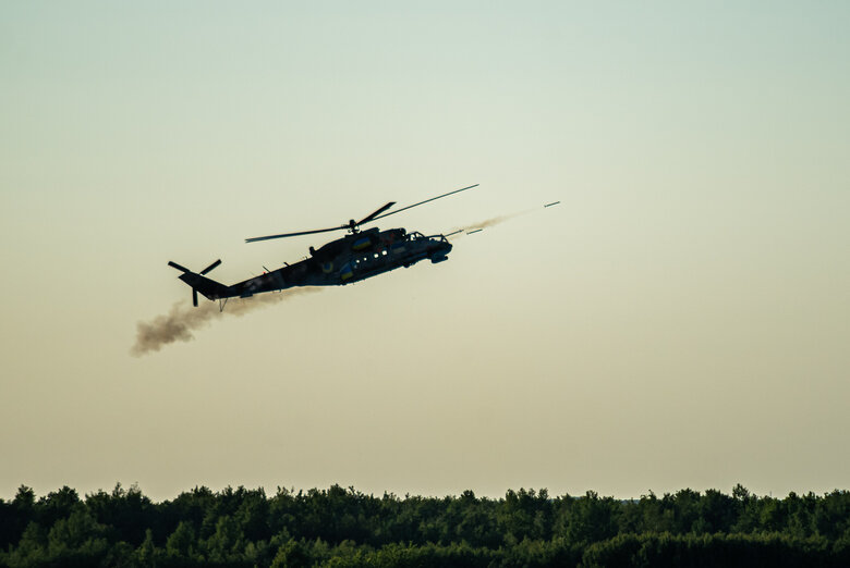 В Украине прошли военные учения авиации ВСУ 03