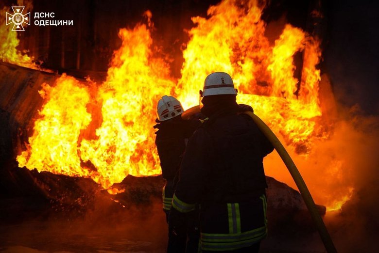 Two dead and eight injured: rescuers eliminated the consequences of the Russian strike on the ports