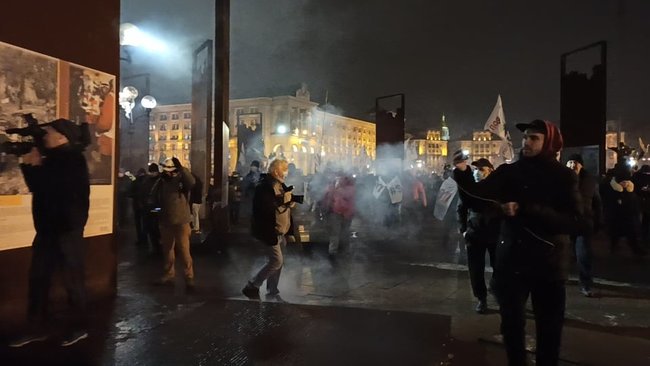 Правоохоронці демонтували більшість наметів ФОПів-протестувальників на Майдані Незалежності (оновлено) 02