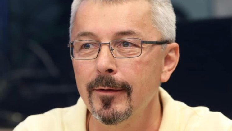 Блогер заявив, що нардеп Ткаченко зі "Слуги народу" володіє віллою в заповідній зоні Києва на Трухановому острові. Депутат заперечив і сказав, що будинок орендує. ВIДЕО (оновлено)