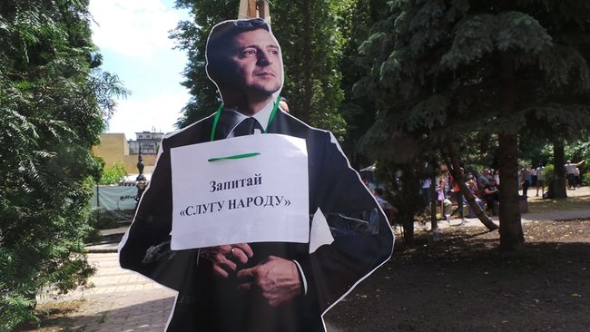 Після акції під ДБР багатотисячна хода попрямувала до Печерського суду на підтримку Порошенка і проти політичних репресій 18