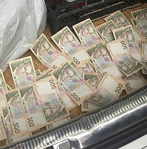 Справа про кришування чиновниками незаконного вилову риби на Полтавщині: фігурант розслідування намагався дати майору поліції 50 тисяч гривень хабара 01
