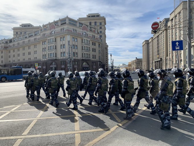 Протесты в России против войны: задержали почти 700 человек 01