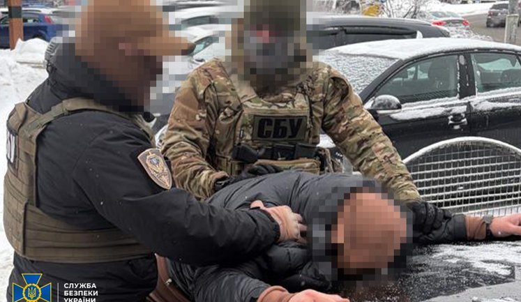 Фіктивні меддовідки й працевлаштування, "трансфер" до ЄС в обхід КПП, списання з обліку: викрито 7 "ухилянтських схем", - СБУ. ФОТОрепортаж