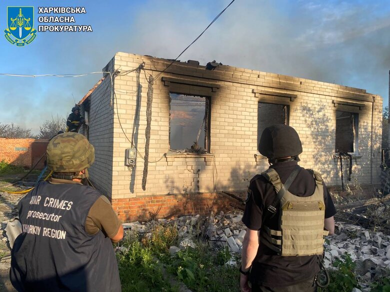 Зруйнована російським обстрілом будівля на Куп'янщині