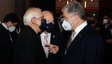 Порошенко обсудил с Боррелем итоги саммита ЕС-США и выдачу паспортов РФ на оккупированных территориях, - "ЕС"