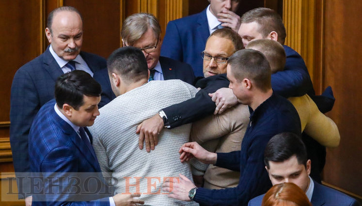 Кровь, бабло, интриги: Верховная Рада снова принялась за землю