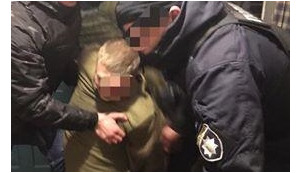 Чоловік встромив викрутку в обличчя дільничному, - поліція Київщини