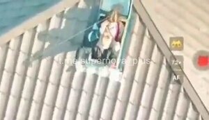In flooded Oleshky, people on roof of house are begging for help. VIDEO