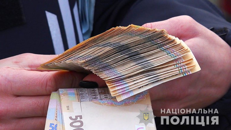 Поліцейського Київської області затримали на вимаганні хабаря в 90 тис. гривень 03