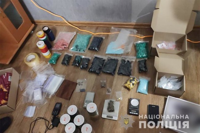 16-ти и 18-летняя подруги распространяли наркотики через Телеграмм канал. Изъят товар на 7 млн грн по ценам черного рынка, - Нацполиция 04