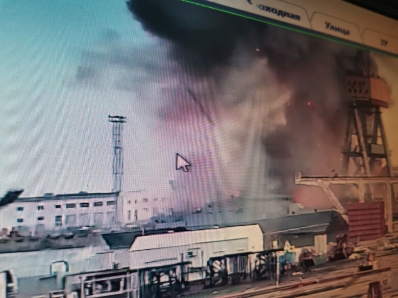 Фото російського ракетного корабля Аскольд після влучання ракети SCALP у Керчі 01