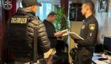 Троє посадовців підозрюються у привласненні коштів