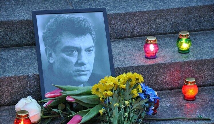 У кількох містах РФ відбулися акції пам'яті Нємцова. Великі зібрання влада заборонила, прикриваючись епідситуацією