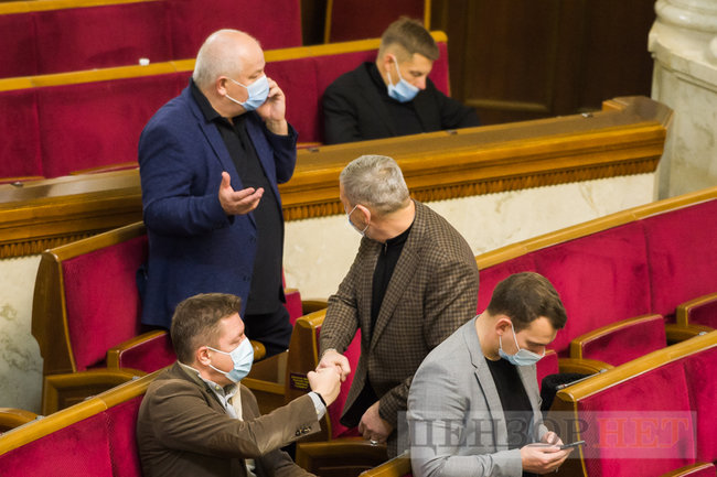 Книга про чекістів для Папієва, Шуфрич обговорює купівлю картини, слуги народу обурюються через протести ФОПів: 100% це охлократія, - день роботи ВР 4 грудня 04
