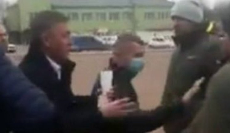 "Про сім'ю подумай, чорт, бл#", - ветеранові АТО Кравчуку погрожують через ролик із нардепом "За майбутнє" Лабазюком. ВІДЕО