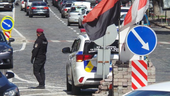 Автоперевозчики протестуют в центре Киева, требуют возобновления междугородних перевозок (обновлено) 04