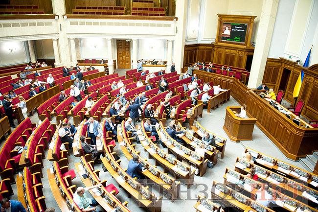 Шахов, що голосує за чотирьох, Ляшко в касці і розмова Новинського з Воропаєвим, - день роботи ВР 20 червня 02