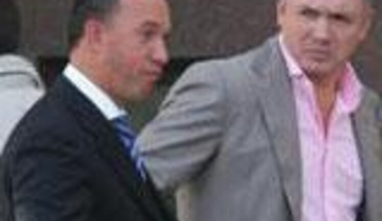 Скандальный судья Бачун на зарплату в $18тыс. в год позволил себе две золотые мобилки, BMW за $200 тыс. и квартиру за миллион. ФОТОрепортаж.