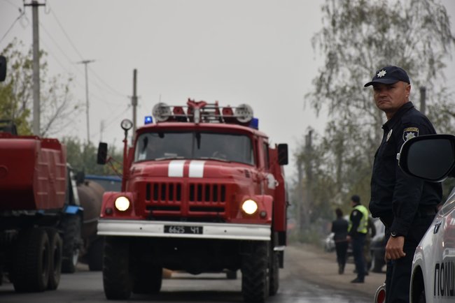 На Луганщині через пожежі перекрито рух у Станицю Луганську, - поліція 01 На Луганщині через пожежі перекрито рух у Станицю Луганську, - поліція 01