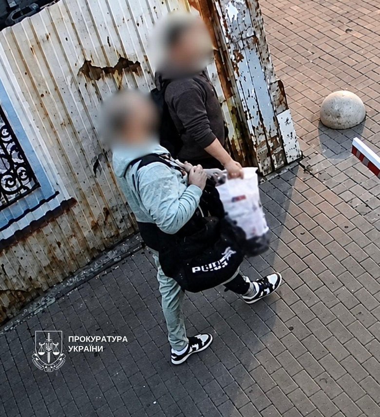 Під виглядом перевірки СБУ шахраї виманили у київського хірурга-пульмонолога 11 млн грн