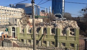 В Киеве снесли исторический дом Уткина - на его месте хотят построить 26-этажный жилой комплекс. Прокуратура открыла уголовное дело. ФОТО