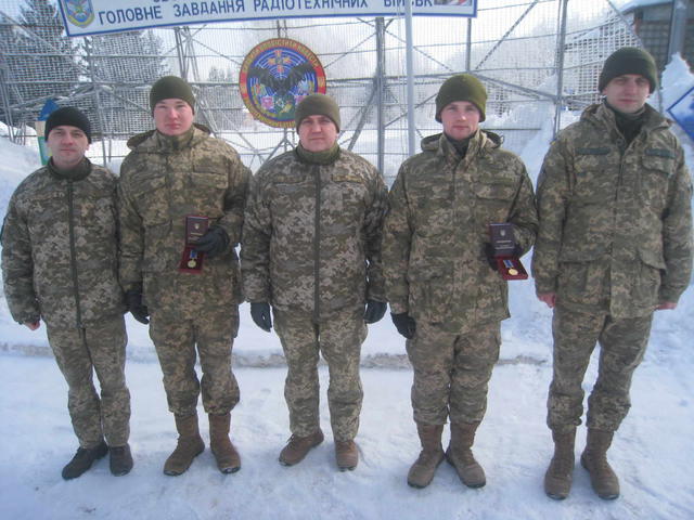 Военнослужащие Харьковской радиотехнической бригады получили государственные награды за бои под Авдеевкой 04