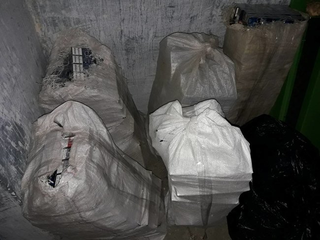 Налоговиками в Черновицкой области изъята крупная партия сигарет, предназначенных для контрабанды в Румынию 01