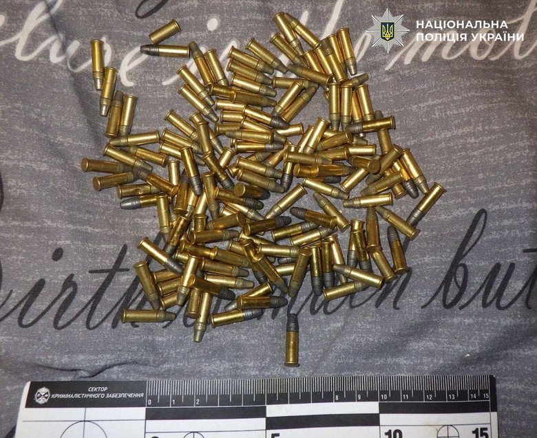 Чоловік із автоматом ходив по столичному ЖК: його затримано