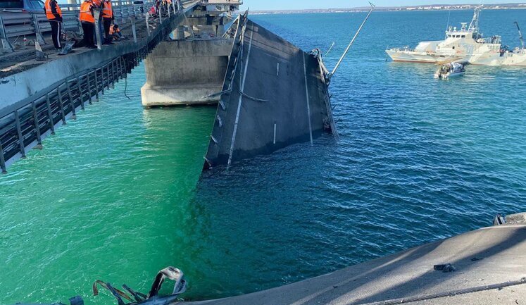 Bridge is sagging: There is huge queue near ferry crossing in Crimea - waiting time is 3-4 days. VIDEO&PHOTOS